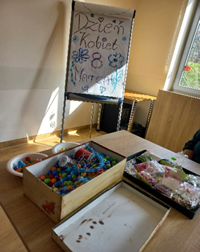 Praca_nad_biżuterią_z_okazji_Dnia_Kobiet_2.png