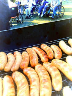 Zdjęcia_nr_20_przedstawiają_mieszkańców_podczas_grillowania.png