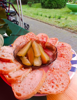 Zdjęcia_nr_4_przedstawiają_atrakcje_Dnia_Pieczonego_Ziemniaka_w_DPS_Mączna_3.png
