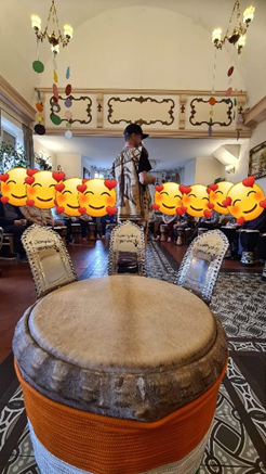 Zdjęcie_nr_14_przedstawia_warsztaty_gry_na_afrykańskich_bębnach_przeprowadzonych_w_DPS.png