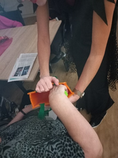 Zdjęcie_nr_18_przedstawia_salę_przystrojoną_na_imprezę_Halloweenową.png