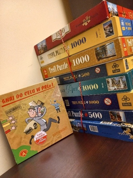 Zdjęcie. Przedstawia gry oraz puzzle.