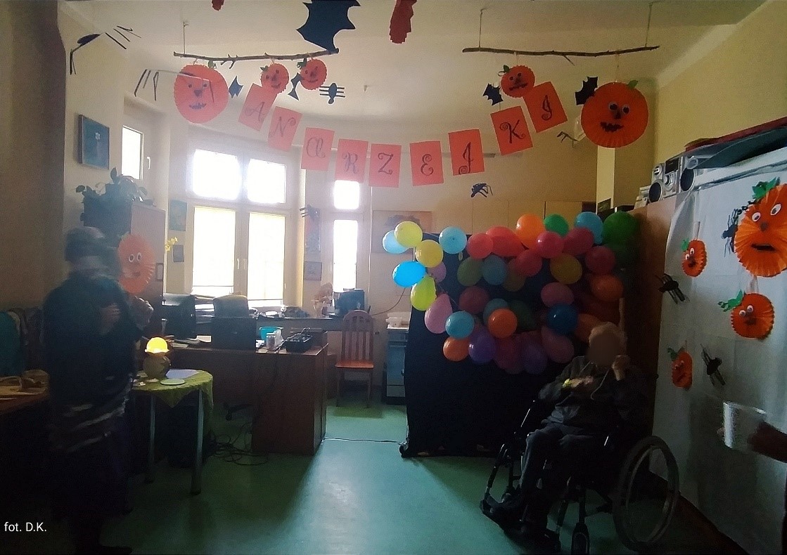 Na zdjęciu przystrojona na zabawę andrzejkową sala